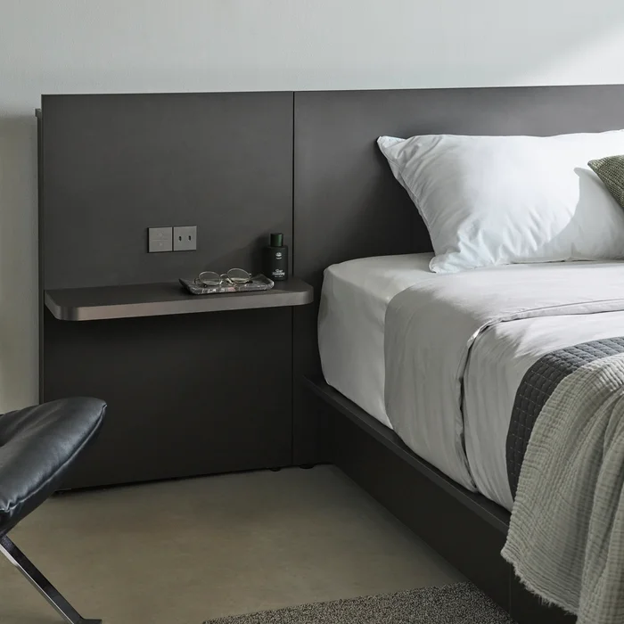 모노톤 컬러의 무드있는 호텔침대